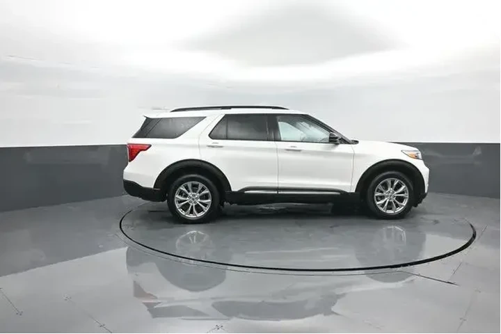 $35412 : Ford Explorer 2024 AWD XLT 4 image 8