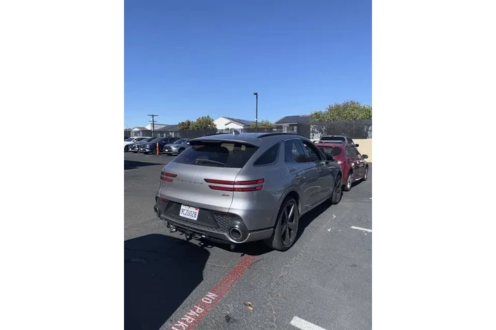 $35900 : Genesis GV70 2023 AWD 2.5T S image 3