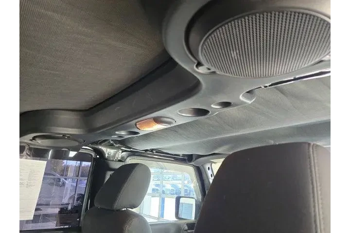 Jeep Wrangler Unlimited 2012 image 9