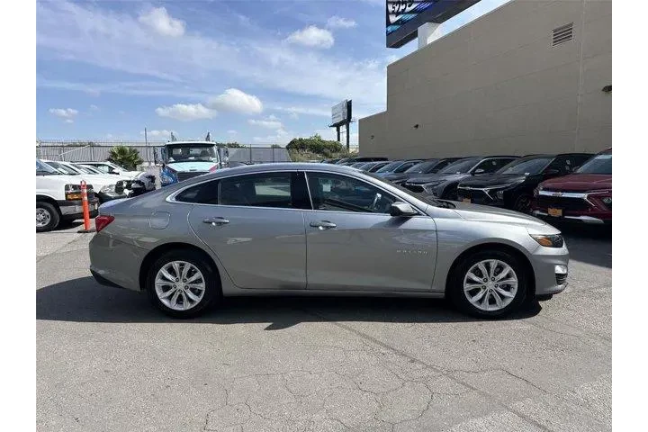 $19600 : Chevrolet Malibu 2025 LT 4dr image 2