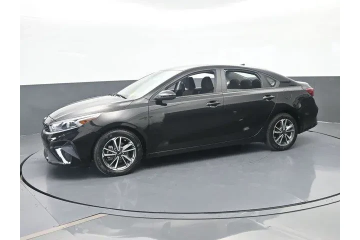$16991 : Kia Forte 2023 LX 4dr Sedan image 2