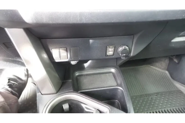 $15500 : 2016 RAV4 LE image 10