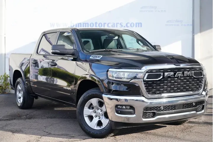 $38900 : Ram 1500 2025 4x4 Big Horn 4 image 1