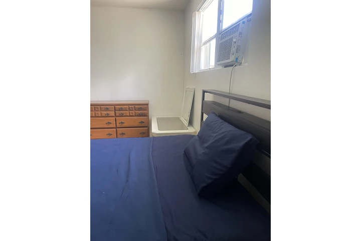 $750 : Habitación independiente amobl image 3