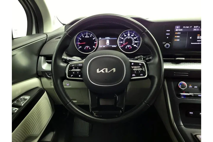 $29998 : Kia Carnival 2023 LX 4dr Min image 10