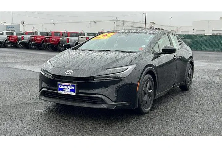 $29484 : Toyota Prius 2024 LE 4dr Hat image 1