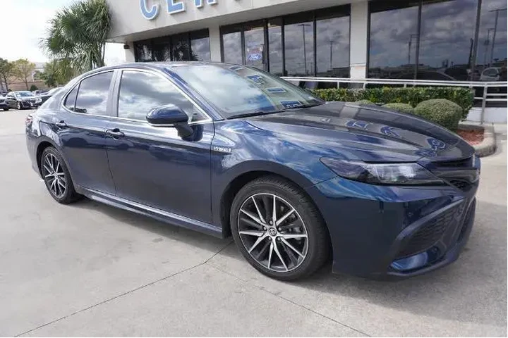 $26188 : Toyota Camry Hybrid 2021 SE image 1
