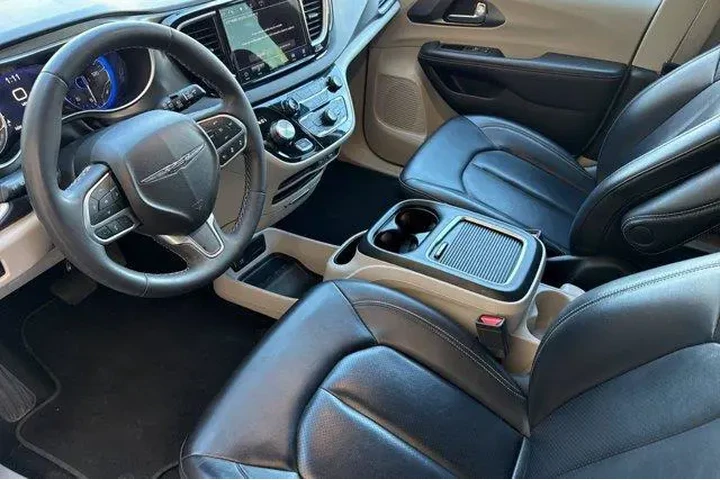 $20318 : Chrysler Pacifica 2023 Touri image 5
