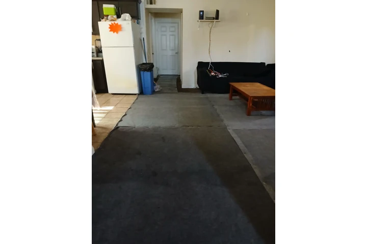 $350 : SE RENTA ESPACIO EN SALA image 1