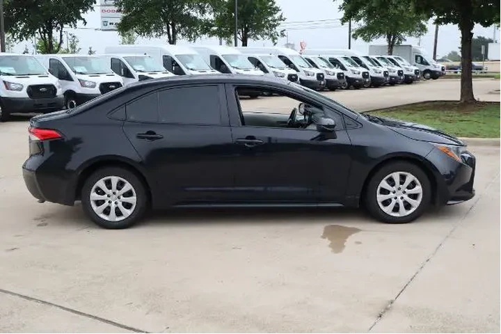 $20995 : Toyota Corolla 2024 LE 4dr S image 2