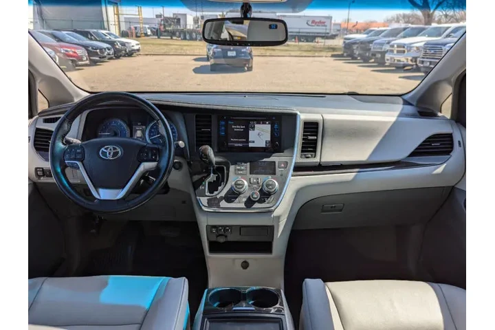 $19952 : 2017 Sienna XLE 7-Passenger A image 3