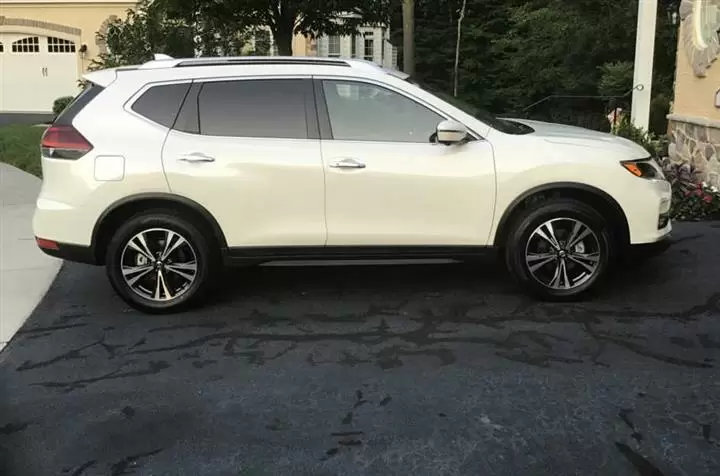 $12000 : 2020 Nissan Rogue SV image 2