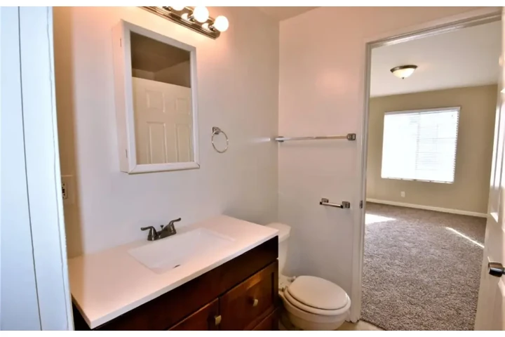 $1900 : 2 bedroom house in south LA image 7