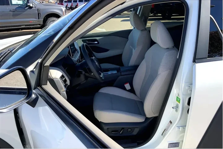 $23598 : Nissan Rogue 2023 SV 4dr Cro image 7