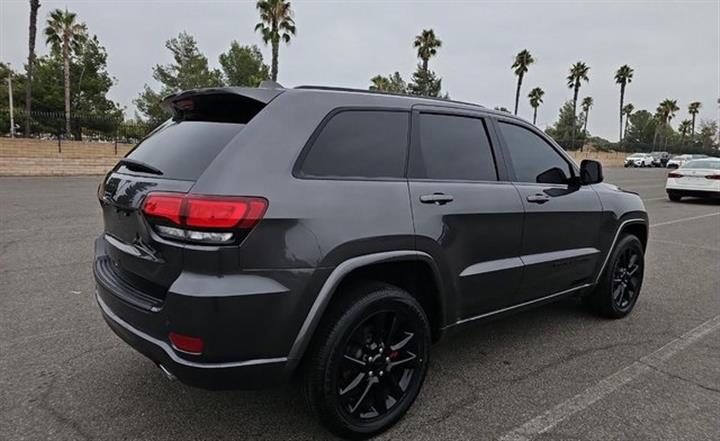 $24450 : Pre-Owned 2021 Grand Cherokee image 2