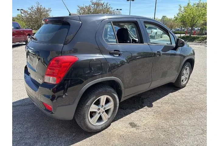 $10000 : Chevrolet Trax 2017 AWD LS 4 image 9