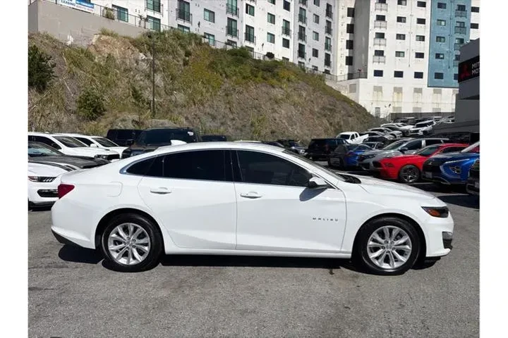 $16788 : Chevrolet Malibu 2023 LT 4dr image 7