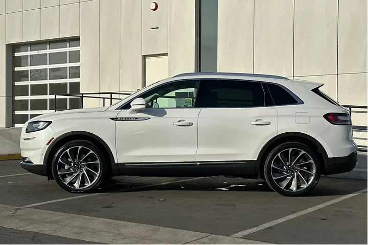 $38900 : Lincoln Nautilus 2022 AWD Re image 6