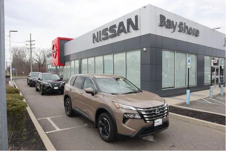 $23114 : Nissan Rogue 2025 AWD SV 4dr image 2