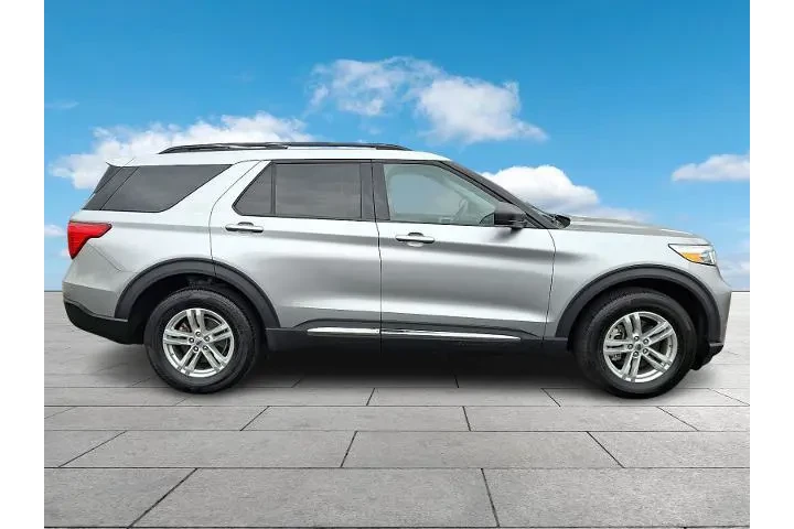 $32997 : Ford Explorer 2023 AWD XLT 4 image 7