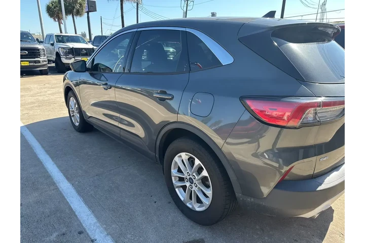 $17991 : Ford Escape 2020 SE 4dr SUV image 3