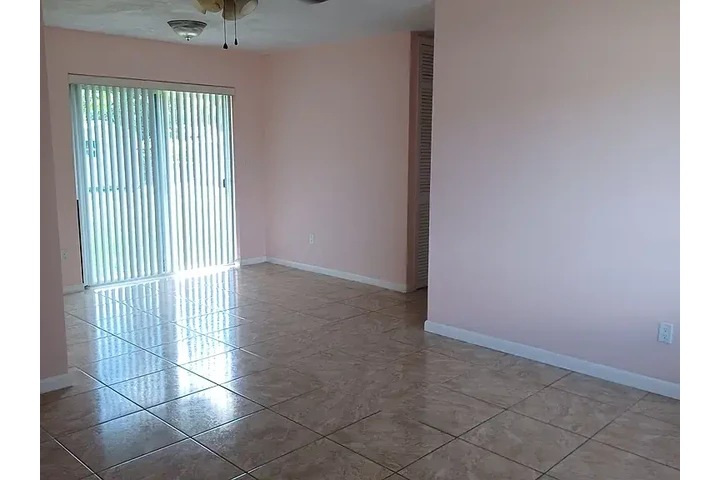 $800 : This 2 bedroom, 1-bathroom image 6