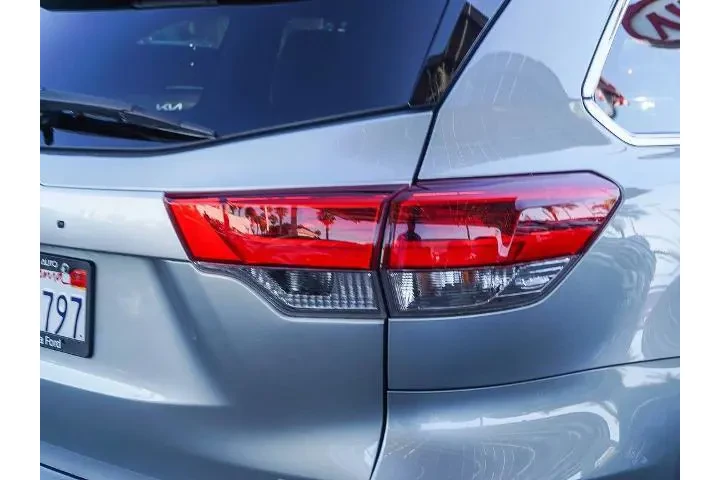 $22781 : Toyota Highlander 2019 XLE 4 image 9
