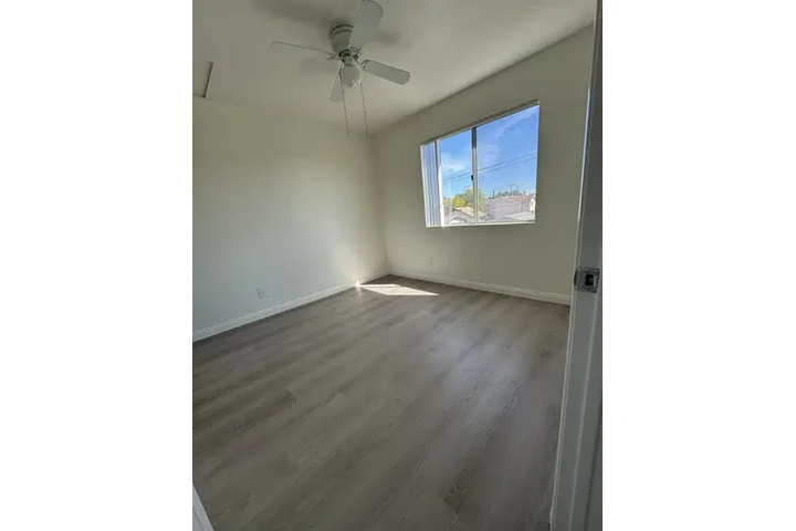$2599 : FULLERTON- APTS. DE 2 RECS. image 3