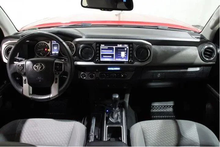 $38482 : Toyota Tacoma 2023 4x4 SR5 V image 2