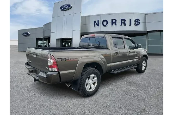 $22988 : Toyota Tacoma 2015 4x4 V6 4d image 2