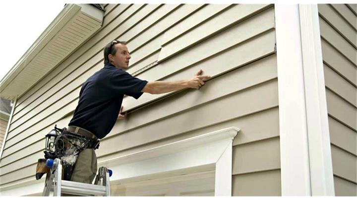 Efficient Siding Repair and Re image 1