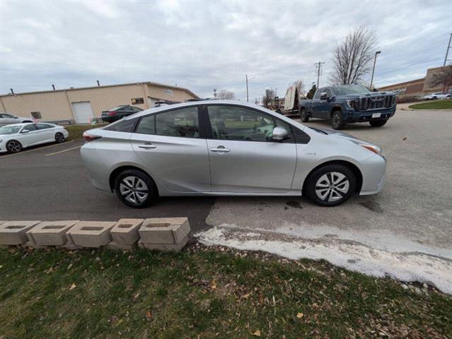 $17900 : 2017 Prius Four image 8