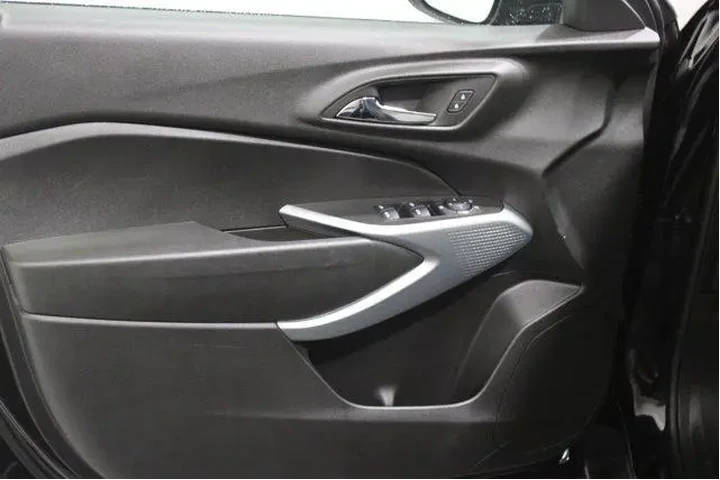 $20971 : Chevrolet Trax 2025 LS 4dr C image 3