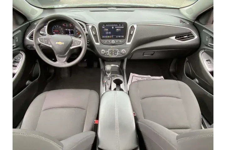 $16785 : Chevrolet Malibu 2024 LT 4dr image 9