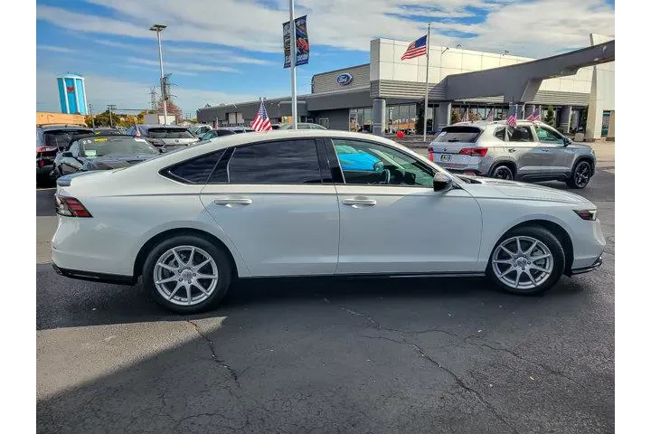 $27993 : Honda Accord Hybrid 2023 Spo image 9