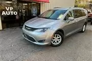 $11999 : 2020 Pacifica Touring L thumbnail