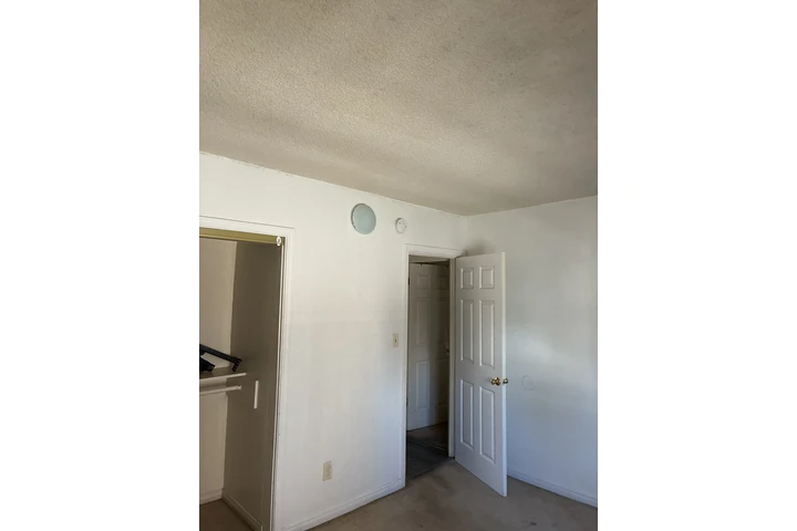$850 : Recámara image 2