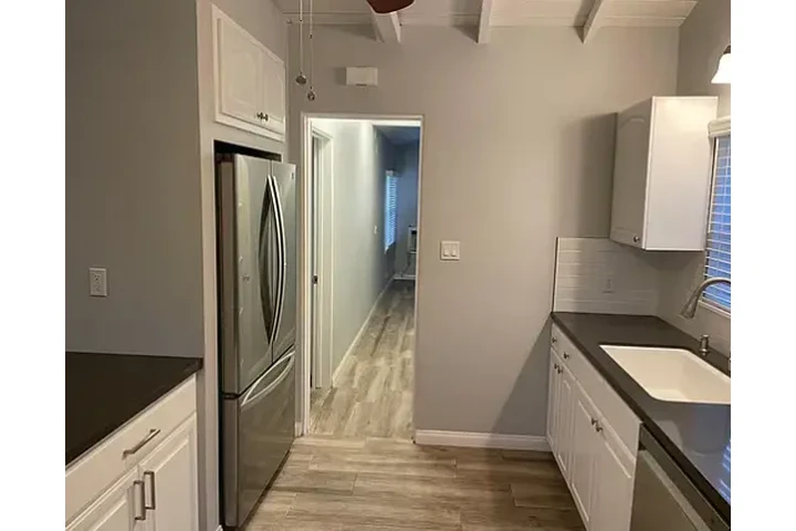 $1100 : North Hollywood 1bd 1bath image 1