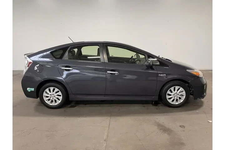 $12983 : Toyota Prius Plug-in Hybrid image 2