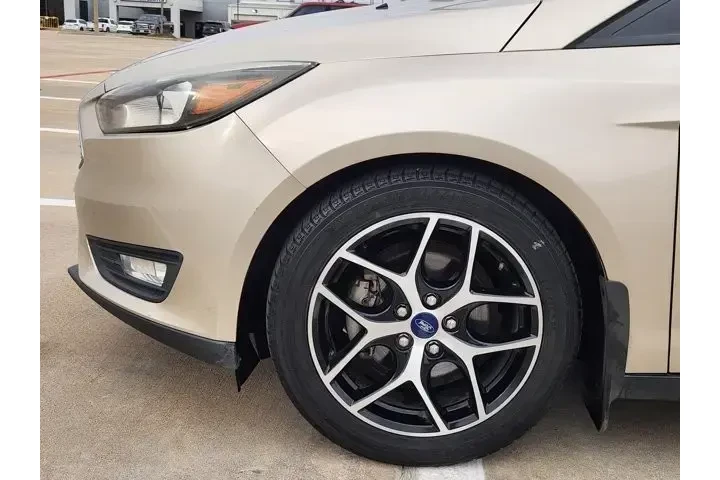 $7835 : Ford Focus 2018 SEL 4dr Hatc image 7