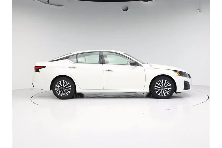 $20998 : Nissan Altima 2024 2.5 SV 4d image 7