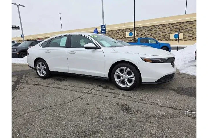 $22950 : Honda Accord 2024 LX 4dr Sed image 2
