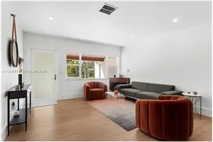 $12000 : Rental property with 3 bedro image 9