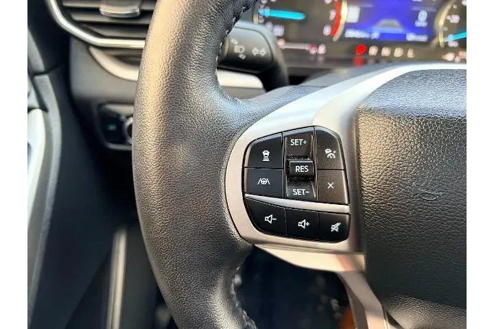 $33718 : Ford Explorer 2023 AWD XLT 4 image 6