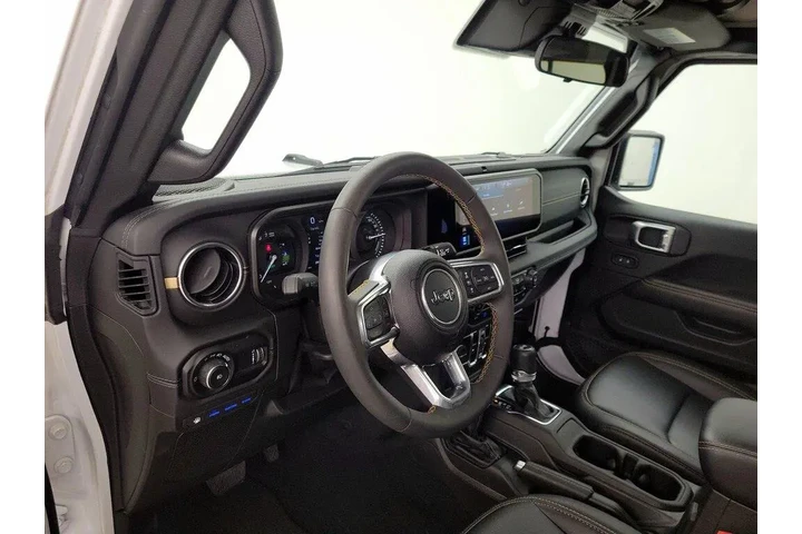 $38998 : Jeep Wrangler 2024 4x4 Sahar image 9