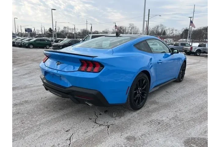 $27944 : Ford Mustang 2024 EcoBoost 2 image 4