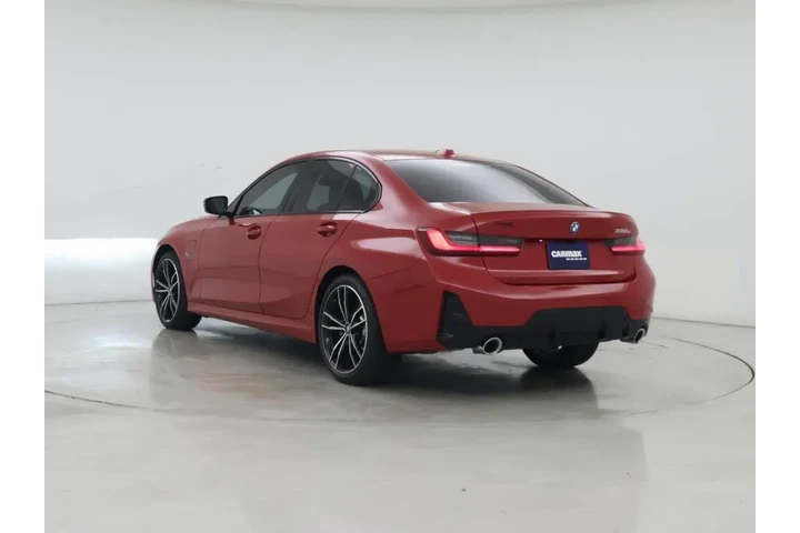 $33998 : BMW 3 Series 2023 330e 4dr S image 2