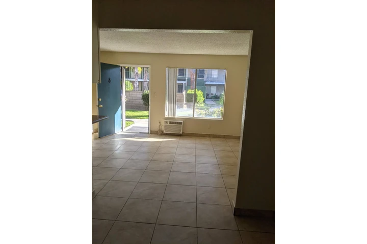 $1580 : SAN BERNARDINO APTS. 1-2 RECS. image 4