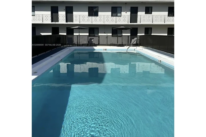 $1000 : 1 dormitorio y 1  Hialeah, FL image 3