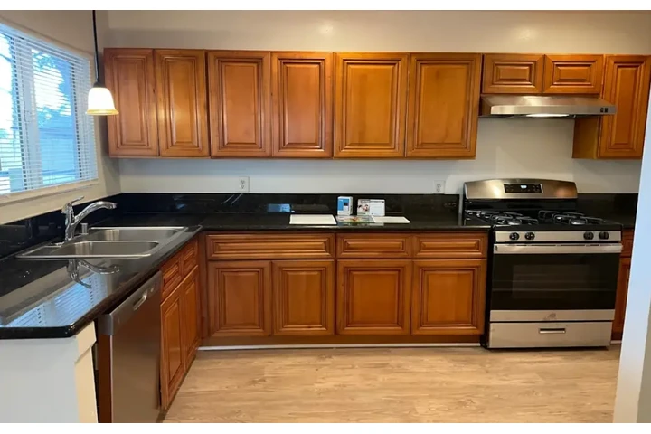 $2550 : Available 3Bed 1Bat in LA image 2